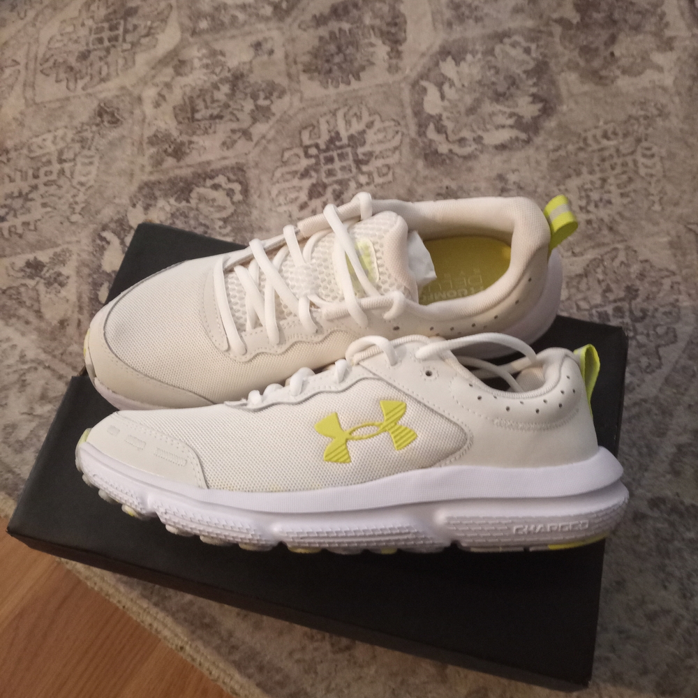 New Under Armour Sneakers Women Size 8 US